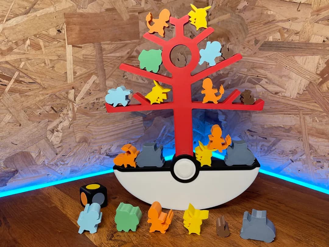 Árbol de desafío Pokémon con sus piezas de colores y dado